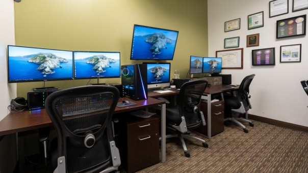 DTX Media editing suite office in lewisville, TX just outside of Dallas. Created: 3/7/20 1:55:36 AM
Camera: Sony ILCE-7M3
Focal Length: 12 mm
Settings: ¹⁄₈₀ sec at ƒ / 4.0, ISO 1600
Copyright: DTX Media, LLC.
Tags: video production, editing dallas fort worth DSC09294.ARW